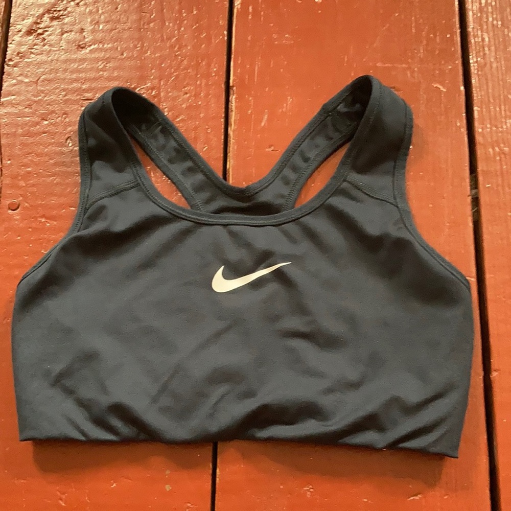 Nike Women’s Sports Bra (Size Medium)